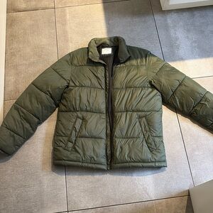 Like new men’s green puffer jacket